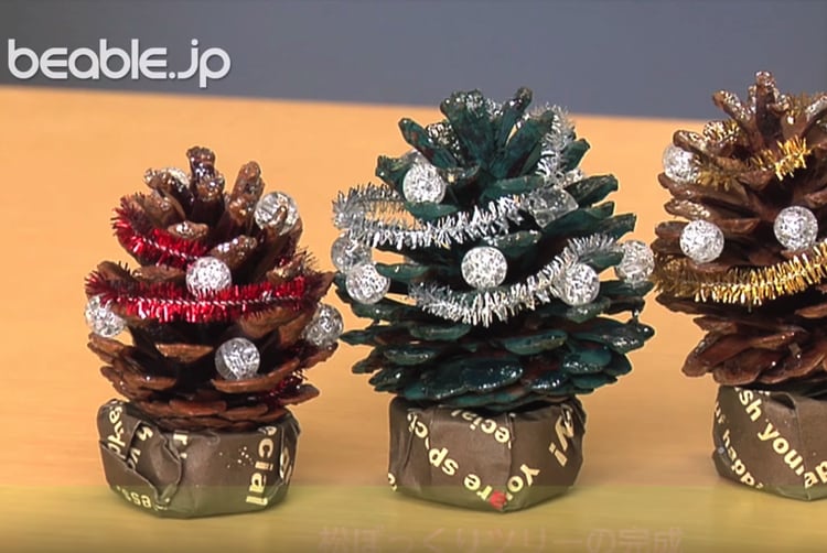 松ぼっくりで超簡単！そんなクリスマスリースの作り方とは