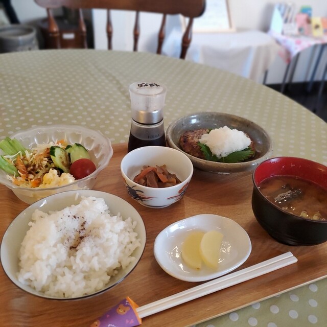 100%手作り創作料理「ウェルネスカフェ&ランチ ほっとひと息」で、お腹いっぱい体に優しいお食事を。かんもんノート