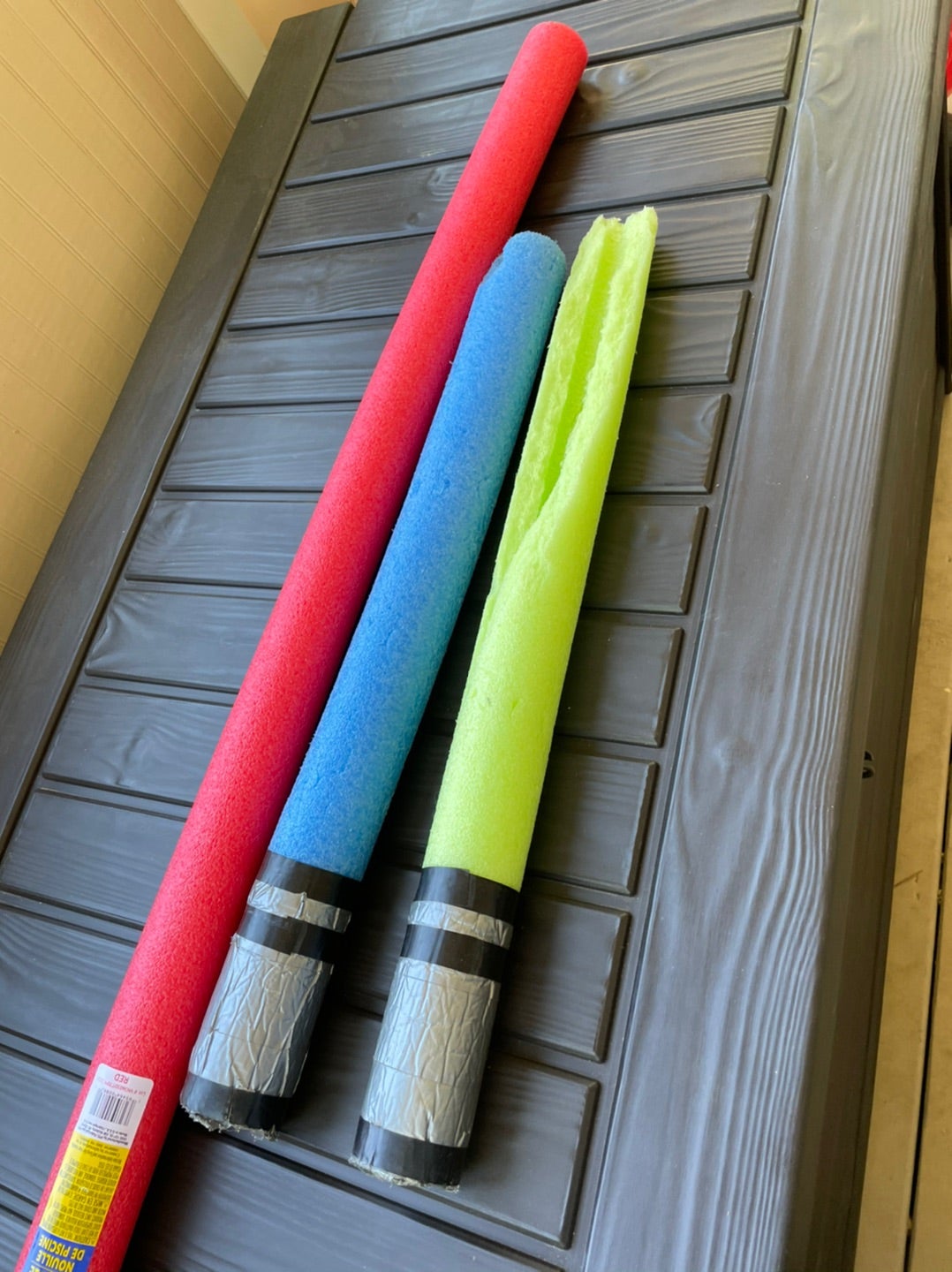 スイミングプール 楽しいヌードル アクアヌードル - 中国 プールヌードル、プールファンヌードル、プールフロートバー、スイミングヌードル、ファンヌードル、プールヌードル、スイミングチューブ、泡チューブ、スイミングツール、スイミングトイ、 プールフロート 価格