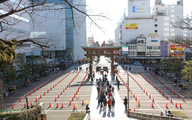 初詣客が大幅減 大阪・住吉大社は前年2割 コロナ対策で分散参拝の呼びかけ奏功毎日新聞