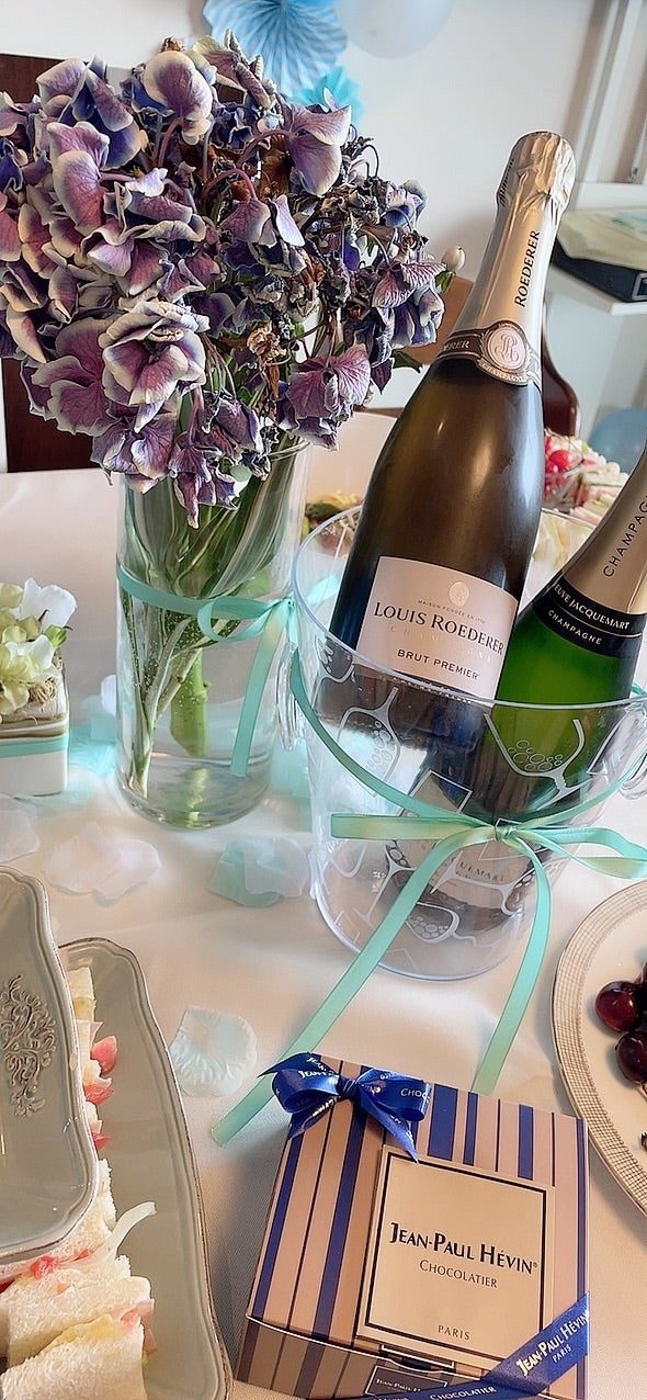 ダイソー系列のスリーピーに なんとシャワーヘッドがありました😳！！ 見た目がお洒落なだけでなく 強さを３段階変えられたり手元でお試し水を止められることもできる！ これで1100円はいいですよねっ😍✨ 気になる方は ダイソー系列のスリーピーをチェックしてみてね