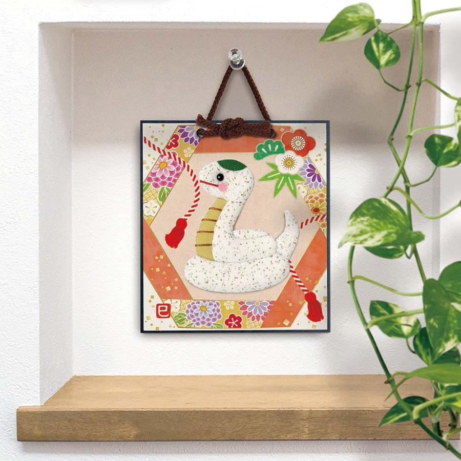 デイサービスセンターおひさま☀️, 12月21日にお正月飾り工作を行いました☺️,ダンボールや、フェルトなどおひさまにあった廃材を使用して水引の飾りなどをお好みの場所にレイアウトしていただき、十人十色の素敵な羽子板が完成しました👏✨,お正月にお迎えに行くと、玄関に飾って頂いておりとても嬉しく思いました🥹🫧, また随時更新させていただきます♪,