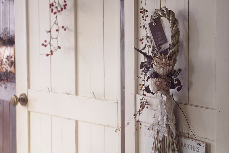 Amazon.co.jp: 喜春 正月飾り 玄関飾り 水引き 豪華 しめ縄飾り和モダンお正月飾り 玄関 注連縄リース 日光飾り自宅用 マンション 室内ドア おしゃれアレンジ黄緑白正月飾り: おもちゃ