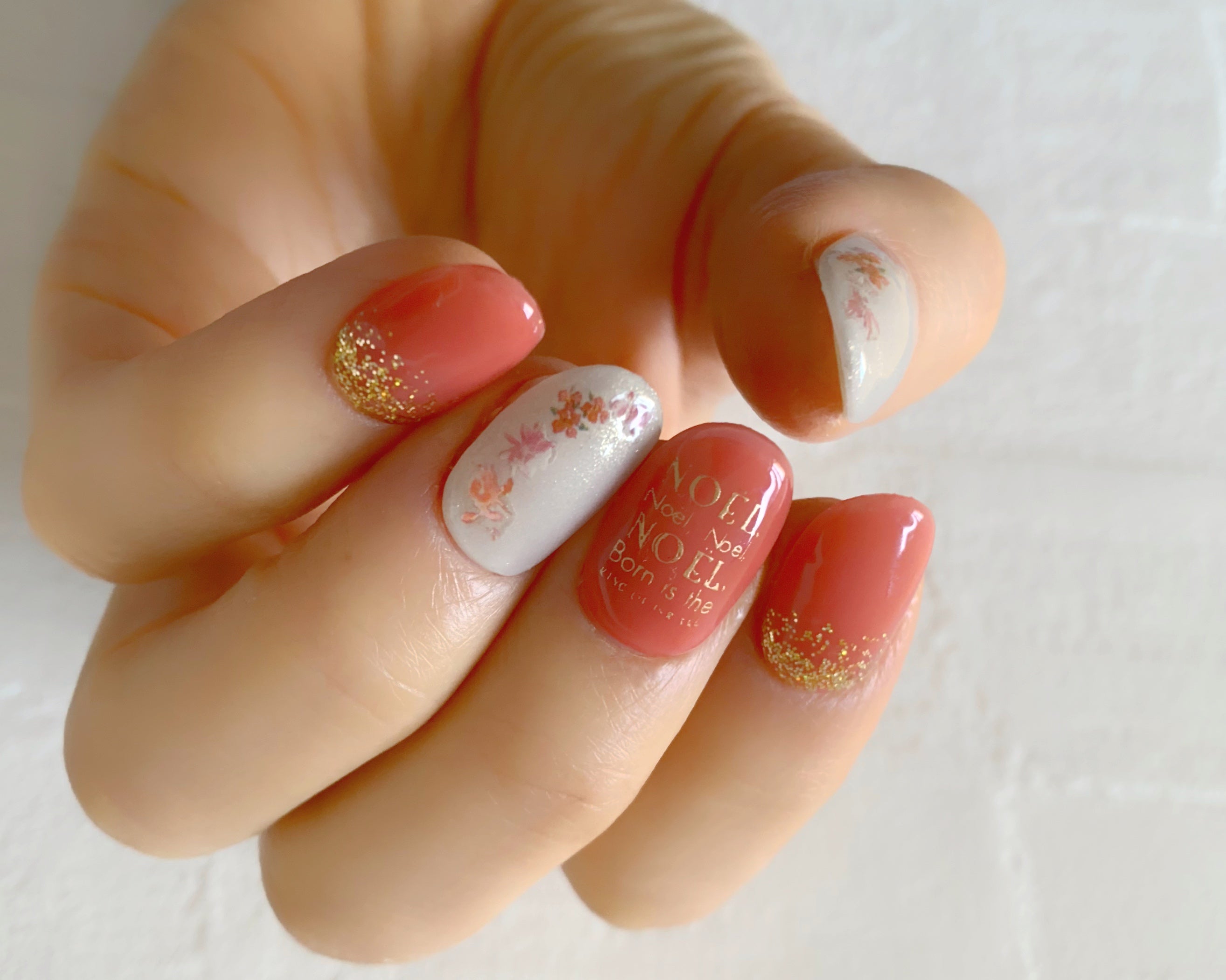 ネイルチップ ホワイトスノー×クリスマスネイル 10本セット 両面テープ＆専用収納ケース付き ネイル チップ 付け爪 つけ爪 ジェル オーバルスクエア ロング ショート シンプル 可愛い ゆうパケット送料無料 受注生産 チップラインストーン・ネイルパーツ・ジェル