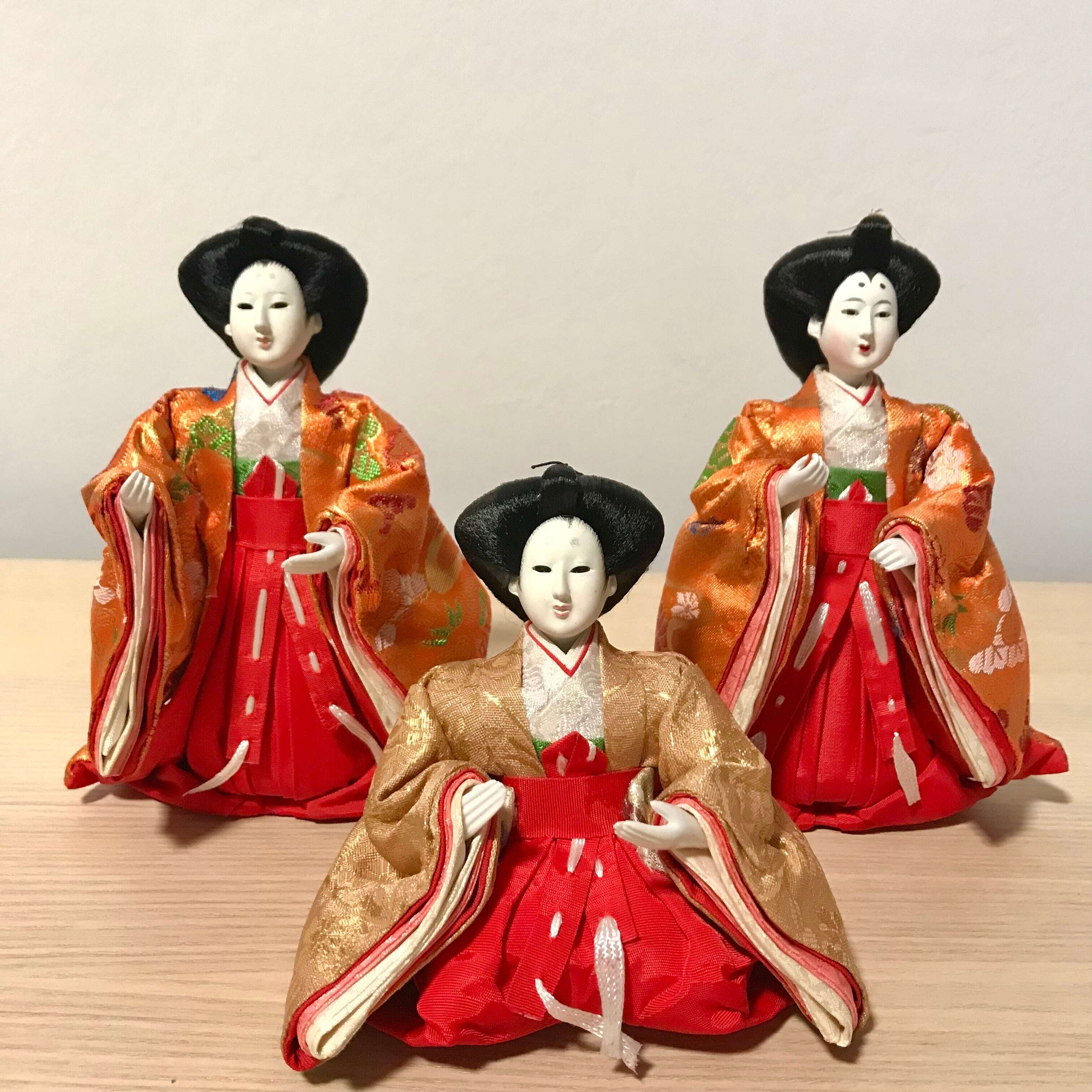 ひな祭り ひな人形の三人官女の並べ方は？役割や持ち物についてもこども写真館スタジオアリス写真スタジオ・フォトスタジオ