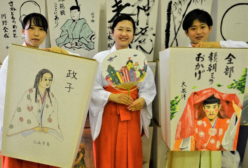 鎌倉鶴岡八幡宮ぼんぼり祭の季節です。今年も英人の灯籠がお披露目されています。幻想的です。鈴木英人イラストレーター鶴岡八幡宮鎌倉神社＃夏の風物詩鎌倉文士ぼんぼりぼんぼり祭鶴岡八幡宮ぼんぼり祭eizinsuzukiilltstretor