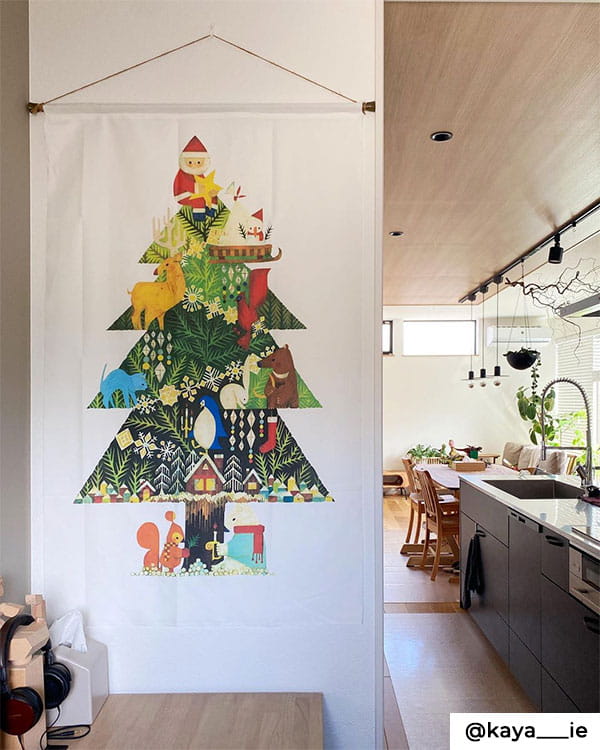 クリスマスツリー タペストリー おしゃれ 北欧 高さ145cm 横95cm リアルな木 壁掛け 飾り なし