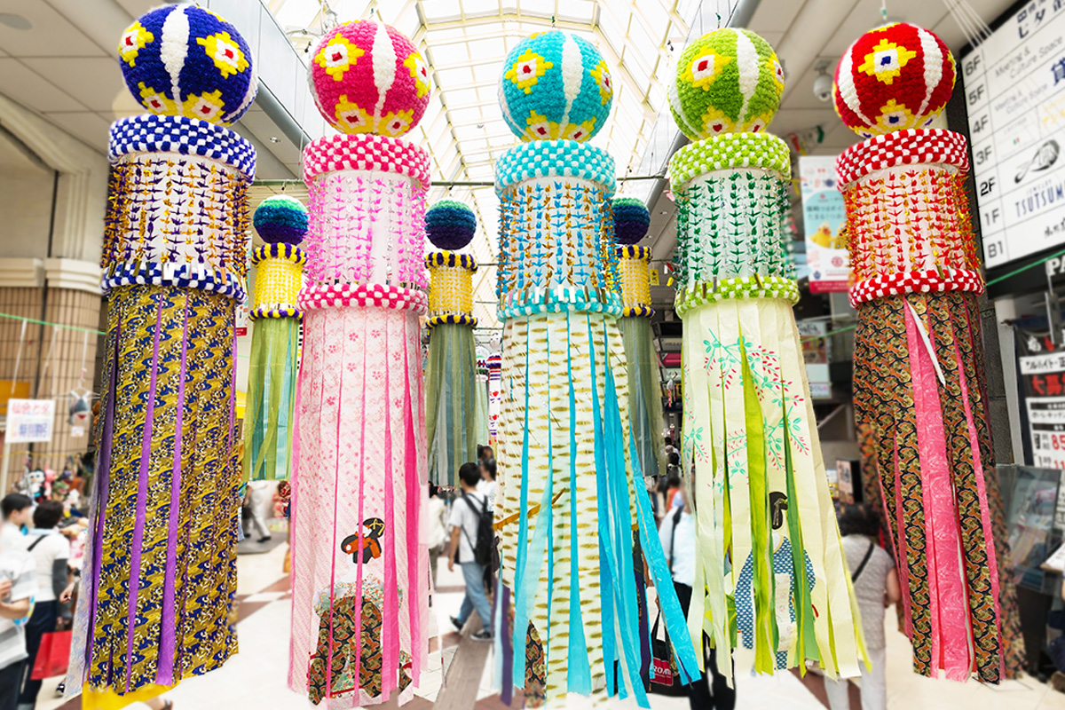 七夕って言ったらこれ!吹き流しやガーランドを飾って、気分を盛り上げよう