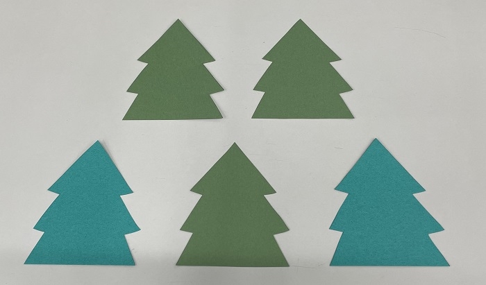 オーナメントを壁に飾り付けクリスマスウォールツリーの作り方ARCH DAYS