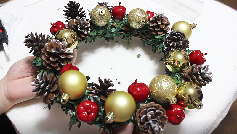 100均セリアの毛糸2玉で作るクリスマスリース♪簡単かわいい手作り飾り - 洋裁好きさんのための洋裁ブログ