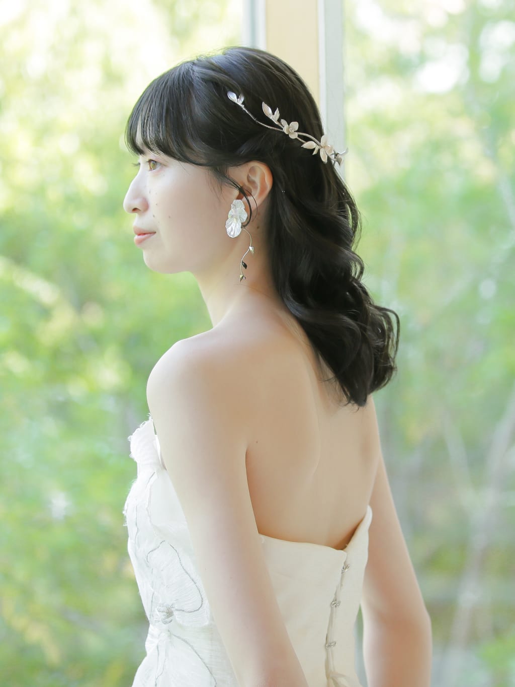 ハーフツインに リボンでアレンジしたスタイル🎀 ドレスカラーに合わせて 柔らかく可愛らしいイメージのスタイルです！ 💄 @primarte_jparte_funamizu ⛪️ @lagunaveil_osakaハーフツインハーフアップウェディングヘアラグナヴェール大阪エスクリ花嫁