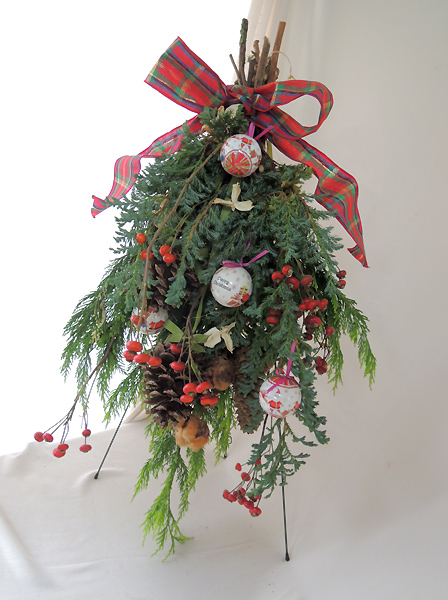 スワッグの作り方・飾り方、YouTube動画でコツを完全公開！クリスマスのプレゼントにおすすめですGLU:CK Floristik グリュックフローリスティーク