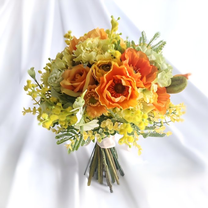 ウェディングブーケの基本！結婚式で人気の形や手配方法別の相場、ブートニアの選び方も紹介みんなのウェディングニュース