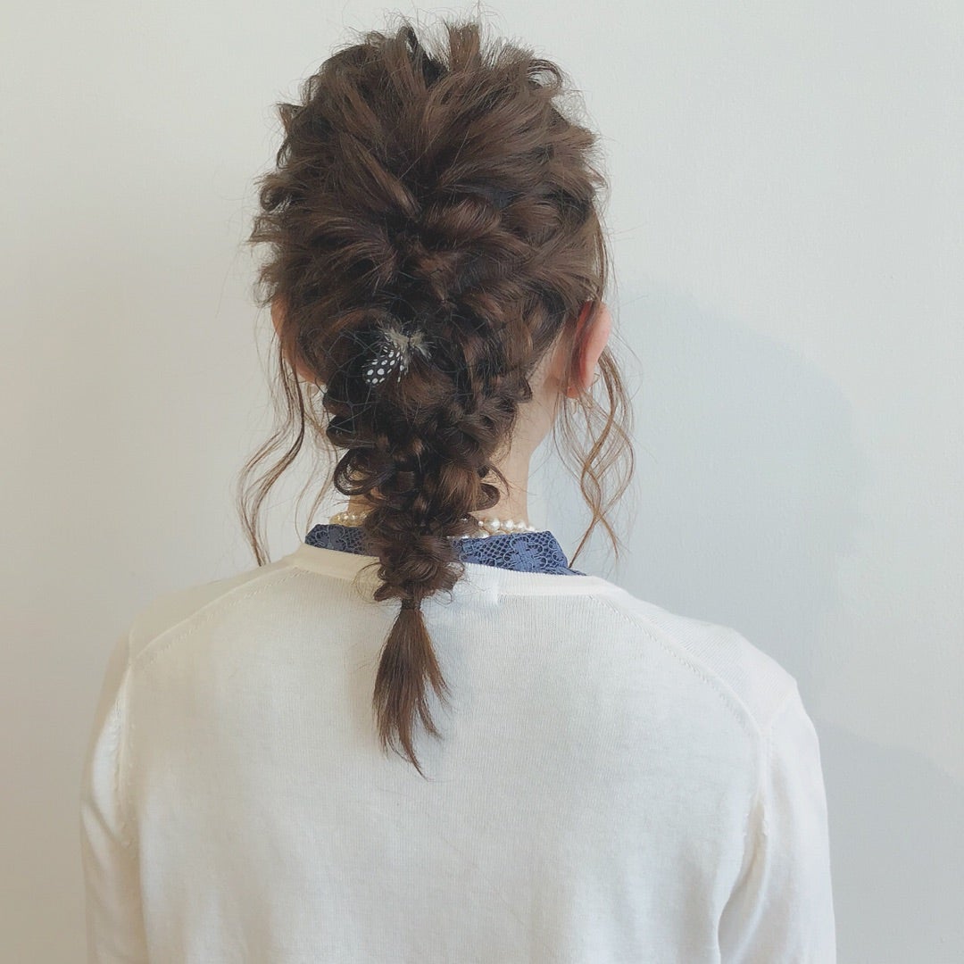 結婚式お呼ばれは「編み込み」ヘアで華やかに！マネしたくなる髪型実例が満載です結婚ラジオ結婚スタイルマガジン