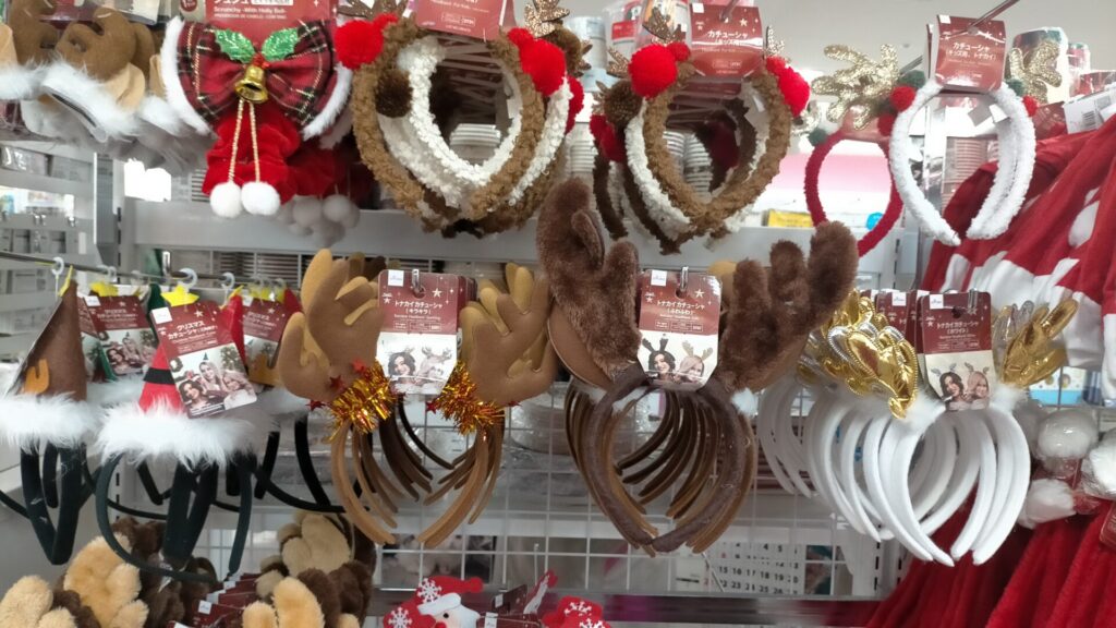 お茶目 奈良のダイソーで手に入れた「鹿の角」カチューシャをよく見ると 〇〇〇〇の角だった件についてロケットニュース24