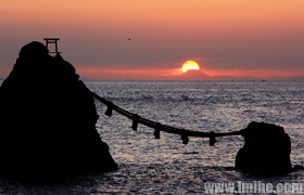 夫婦岩の間から日の出のチャンスです！海と日本PROJECT in 三重県