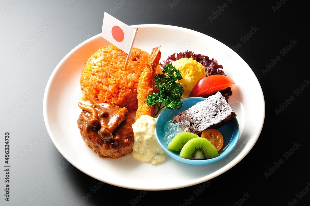 お誕生日弁当🎂 お祝いに、好きなものばっかりの お子様ランチ風にしたよ🐨 蓋が閉まらないので、旗はさすがに付けなかった 🚩 ⠒̫⃝ ∵⃝ ⍢⃝⍤⃝ ⍨⃝ ◡̈⃝⠒̫⃝ ∵⃝ ⍢⃝ ⍤⃝ ⍨⃝ ◡̈⃝ 🤍海老フライ 🤍ハンバーグ 🤍ナポリタン 🤍ポテトサラダ ⠒̫⃝ ∵⃝ ⍢⃝