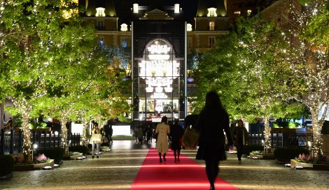 ガーデンプレイスで10万球のイルミ点灯 バカラ初シャンパンバーもアーバンライフ東京
