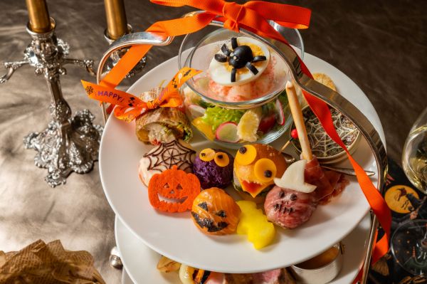 ローズホテル横浜の「ハロウィンアフタヌーンティー」。ミステリアスで心ときめくスイーツがずらり - OZmall