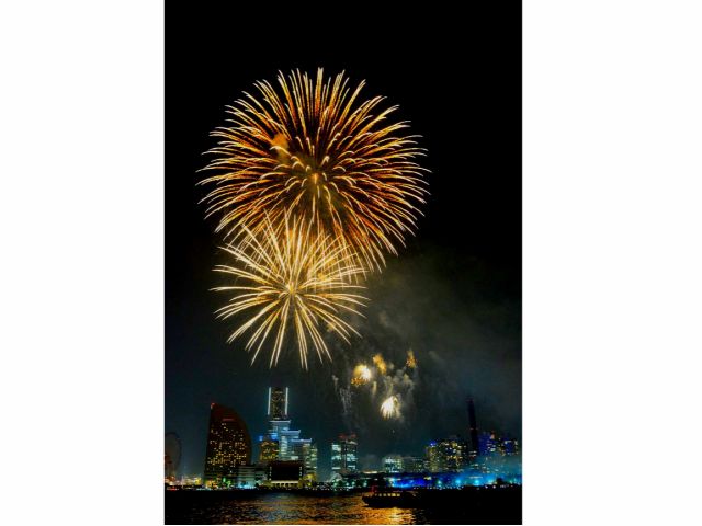 8 4 月 花火観覧席のご案内みなとみらいスマートフェスティバル2025横浜港大さん橋国際客船ターミナル