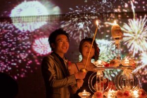 花火とおいしいウエディング ケーキの写真素材・画像素材 Image 49461651