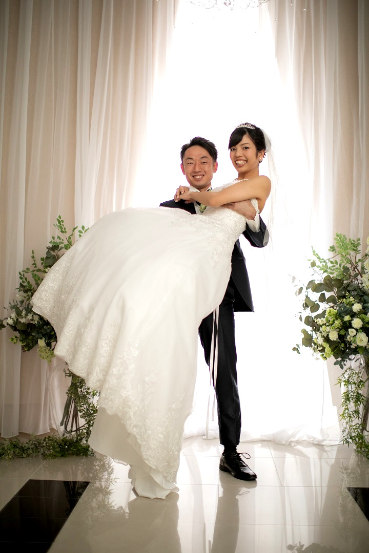 女子の憧れ！ ウェディングフォトでお姫さま抱っこにチャレンジしようフォトウェディング・結婚式の前撮り HowToコラム