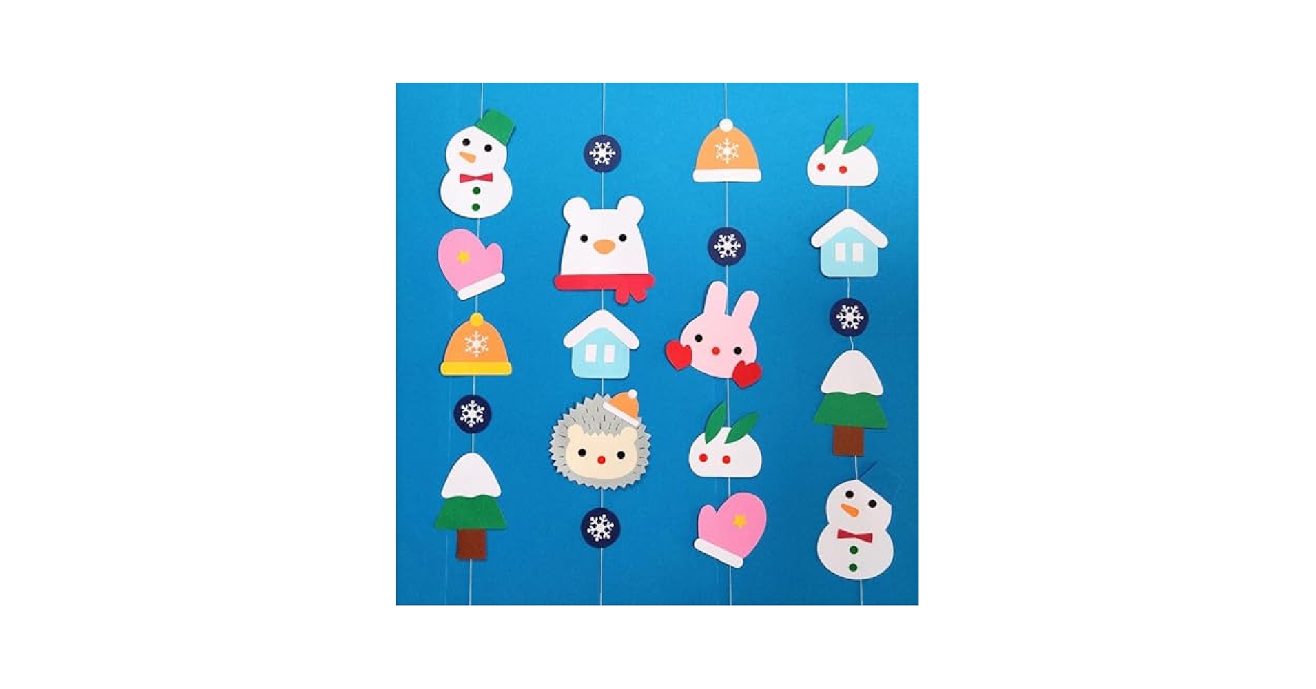 アイロンビーズ 8772月の壁面ガーランドです😊 明日から我が家でも飾りたいと思います⛄️アイロンビーズアイロンビーズ作品集アイロンビーズ雑貨アイロンビーズガーランドアイロンビーズで作ったアイロンビーズ冬ガーランド手作りガーランド雪だるま