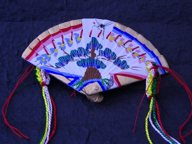 名前旗 女の子 名前旗 金襴名前掛軸 立体風文字 桜に兎 白 小45cm 名入れ掛軸 名入れ プリント 生年月日 桃の節句 雛人形 脇飾り 三幸名前旗 特織 小 桜まり紐 白桃 花舞い白飾り 濃桃糸刺繍 653-472- 伽楠 かなん