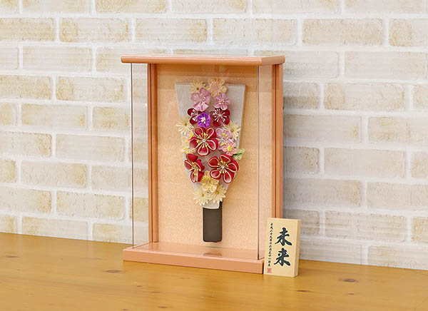 羽子板 つまみ細工羽子板 8号 ピンク地 紫 赤・白 紫 ピンクかぶせガラスケース