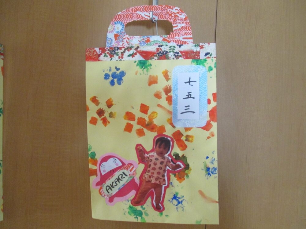 こんばんは 𖡼.𖤣𖥧 ▷ 七五三せいさく アンパンマン飴袋♡ 頭がパカっと動くよ！ 参考にしてください𓂃𓈒𓏸作ってみたよ！というかたはコメントやタグ付けで 教えていただけると嬉しいです☼ もちろんDMもお待ちしています♡ コメントや質問も待ってまーす