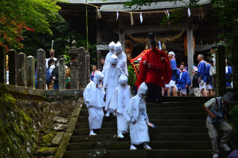 飛鳥坐神社の奇祭「おんだ祭り」 五穀豊穣・夫婦和合を祈る子作り劇おくレポ