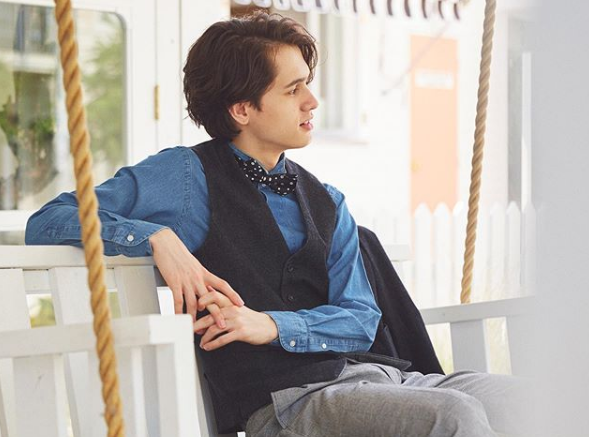 結婚式にネイビースーツで参列してOK？マナーや着こなしポイントを紹介スーツ事典