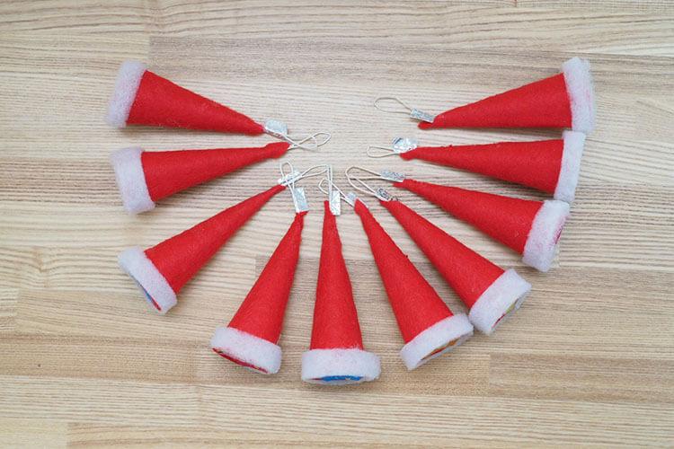 ブログ更新しました。ぬいぐるみ用ケープと三角帽子の作り方〜無料型紙〜お家にあるぬいぐるみをクリスマス仕様に🎄 フェルトで作る簡単ハンドメイドです。サンタケープのぬいぐるみが並んでいると可愛いですね´∀｀ 💕 作り方 というほどの工程も特に無いのです