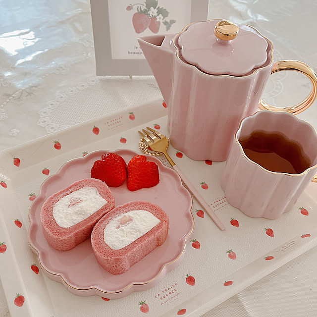 100均トレーはおしゃれで滑らない！人気のメラニン素材からガラス製まで高見えするグッズが揃う - 株式会社ワッツ