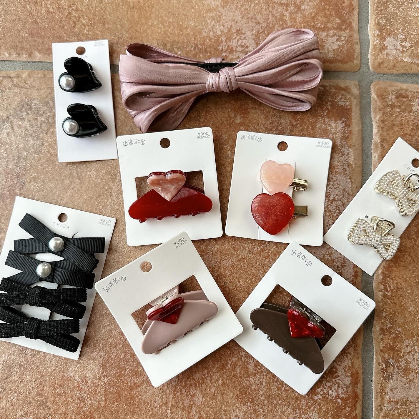 楽天市場 4個セット クリスマス コスプレ 髪飾り もふもふ ヘアアクセサリー ベビー キッズ クリスマス ヘアクリップ 女の子 シュシュ クリスマスツリーサンタ トナカイ クリスマス 柄 発表会 結婚式 パーティー 華やか 写真の小道具 カーニバル衣装 クリスマス