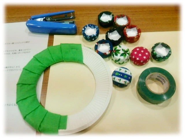 ペットボトルキャップで作ったクリスマスツリー - 周南経済新聞