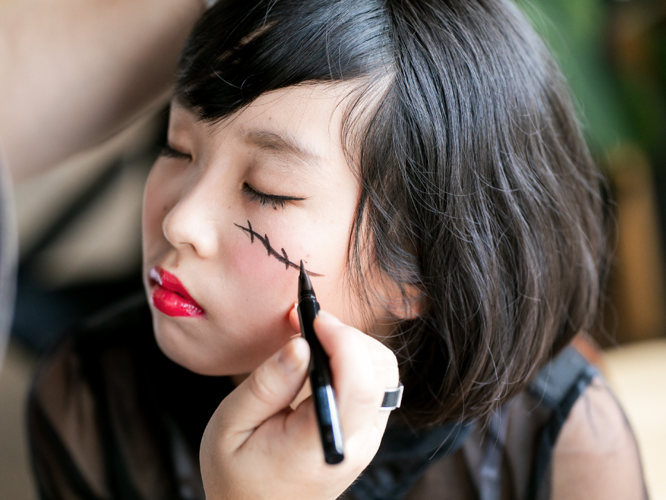 簡単なハロウィンメイクのやり方8選！いつものメイクアイテムでできるテクニックを伝授！RAXY ラクシー