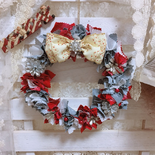 クリスマス ファブリック リース、幅 15 インチ、赤と緑のぼろ布リース、フリルのドア装飾、ファブリック ストリップ、布リース、赤いリボン、オーダーメイド- Etsy 日本