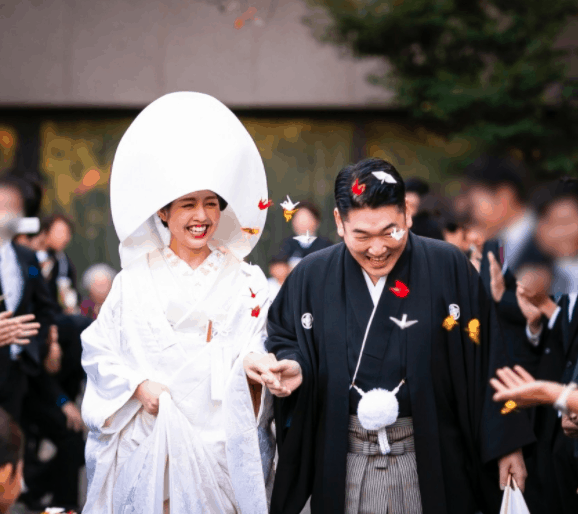 結婚式は和装が着たい！白無垢・色打掛・引き振袖、男性の紋付袴の種類や髪型など基本を知ろうマイナビウエディング