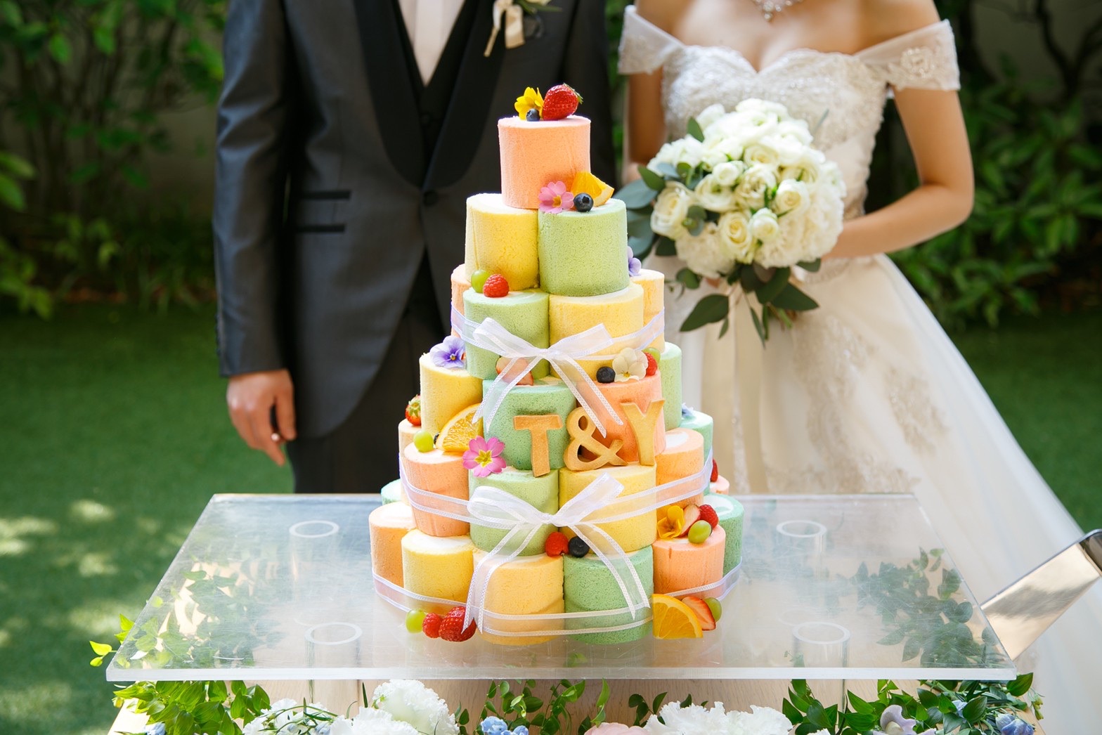 可愛いウエディングケーキを探しているのであれば、苺ケーキは外せない！苺を使ったデザインをご紹介☆「Strawberry」