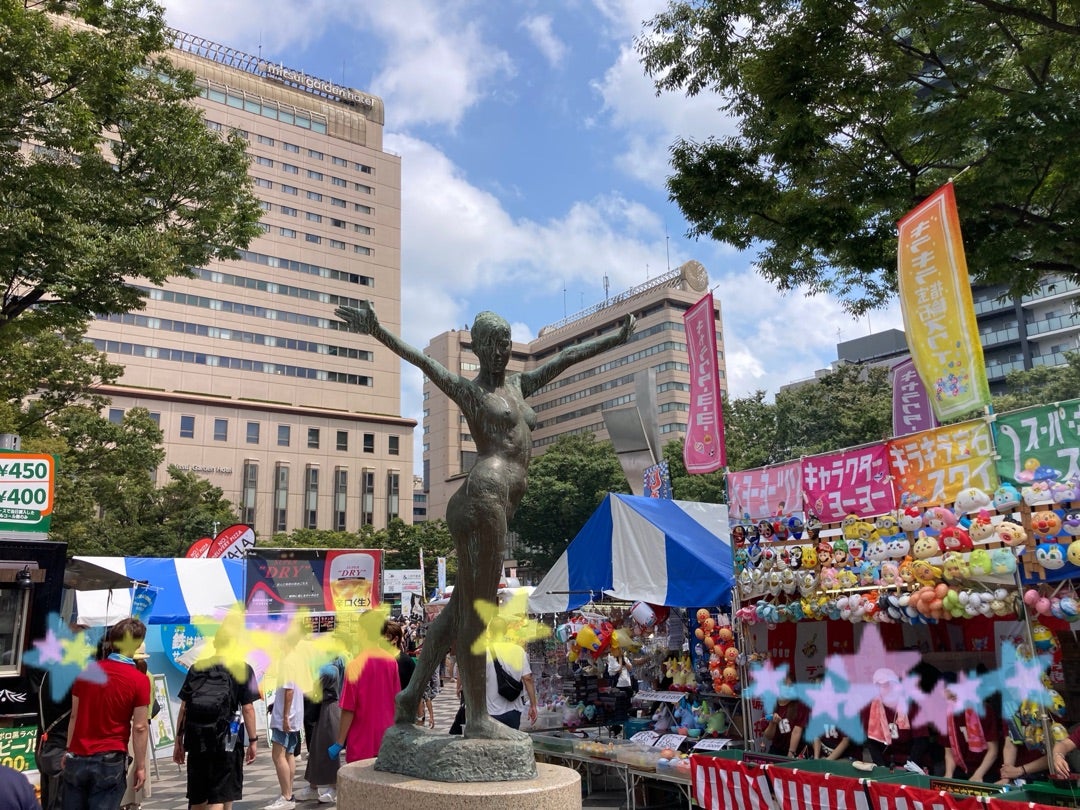 第49回 千葉の親子三代夏祭り 千葉市中央公園 ▷場所：千葉市中央区中央1-12 千葉駅東口より徒歩約７分▷開催期間前夜祭 8 17 土 11:00～20:00 中央公園本祭り 8 18 日 13:00～20:00 中央公園及び周辺エリア 中央公園 通町公園栄町通り 千葉銀座通り 千葉