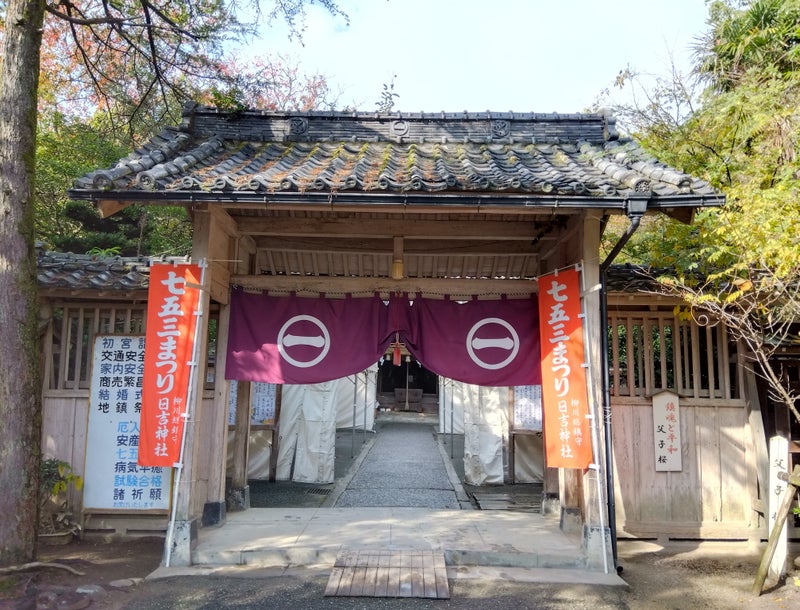 秋晴れ散歩−ちょっと日吉神社で菊を見てきました ^^- よかばんも柳川