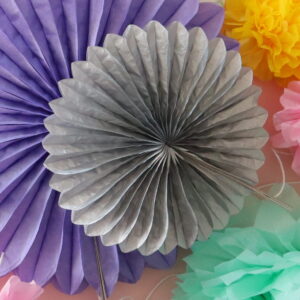 100均の材料で作る、ボタニカル風バースデーガーランドhinatani kimito