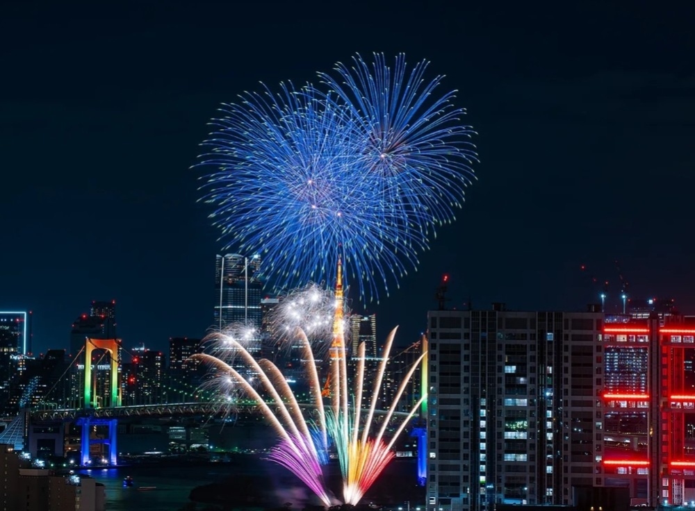 12月のイチ押しイベント！お台場レインボー花火へ行こう！クルージングナビ貸切クルージングなら東京湾アニバーサリークルーズ