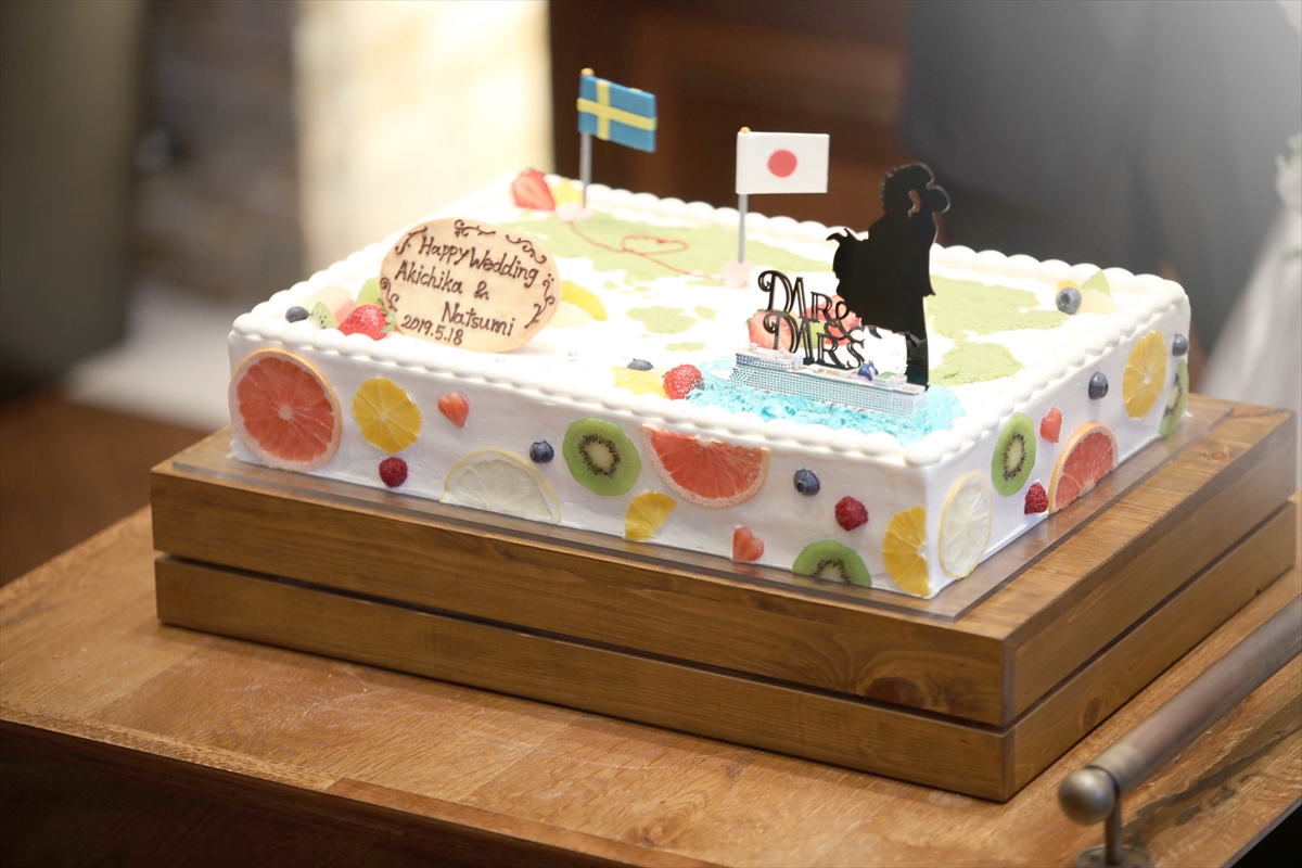 こんにちは！, 本日は、ホールケーキに使える,花火🎇 のご紹介です◎, バースデーケーキやアニバーサリーケーキなどで、ホールケーキを購入してロウソクを立ててお祝い！🎉, でも！！こんなご時世だし、ロウソク吹き消せないなぁ、、、！！😱, なんて声を聞きます。, そんな時に パッと華やかに花火は いかがでしょうか？？, 煙も少ないタイプなので お家でもお祝いができます㊗️,