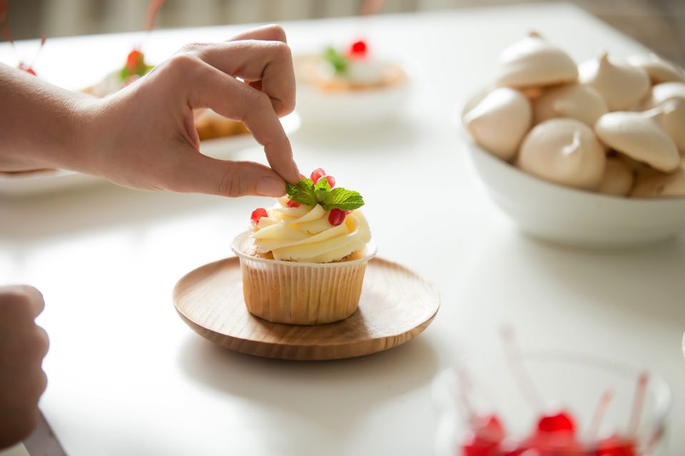ご長寿お祝いカップケーキ 抹茶＆藤色ボックス12個敬老の日ディスクなしお誕生日仕様も可7日後〜カップケーキ