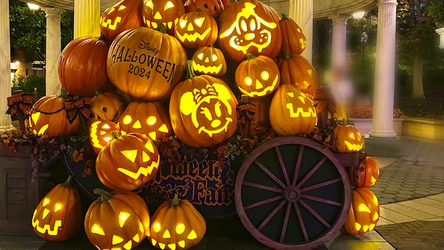 ディズニーハロウィーン 妖しく映える20フォトスポット一気見せ！TABIZINE～人生に旅心を～