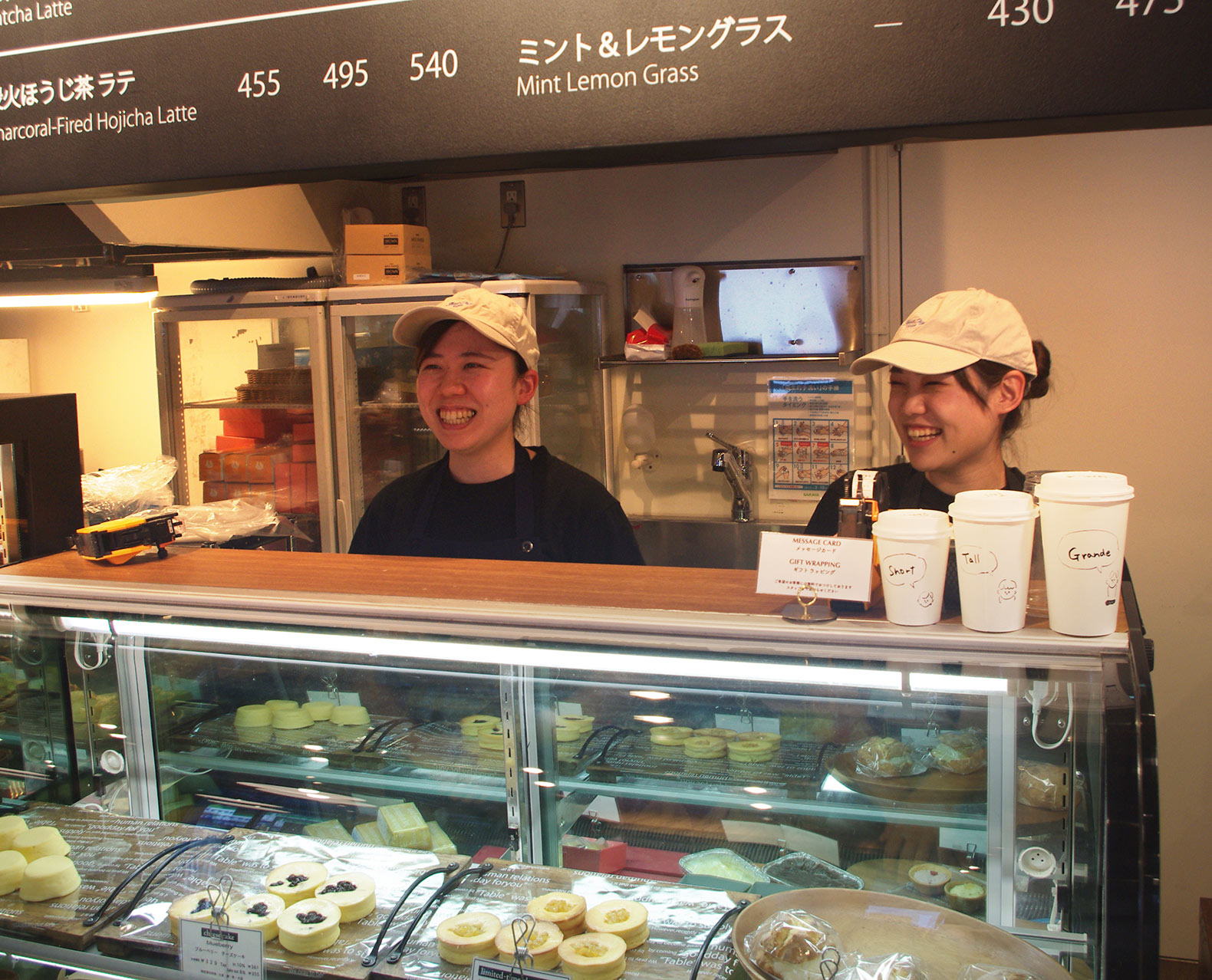 今週からスタートする催事店舗をご紹介♩ 関西に始まり、沖縄まで！ お近くにいらっしゃる方、ご旅行先でばったり、そんな方は是非、お立ち寄りください！🥰定番商品から季節限定商品までたっくさん抱えておじゃまします！ 皆様のご来店をお待ちしてます。 スコーン