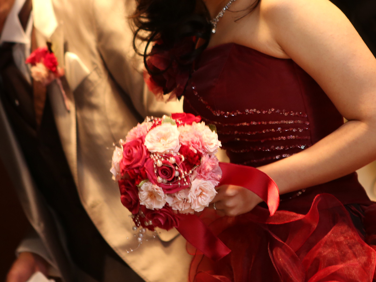 29 件の「ブーケ 赤」や「ブーケ 赤」のアイデアを見つけましょうブーケ、ウェディングブーケ、ブライダルブーケ など