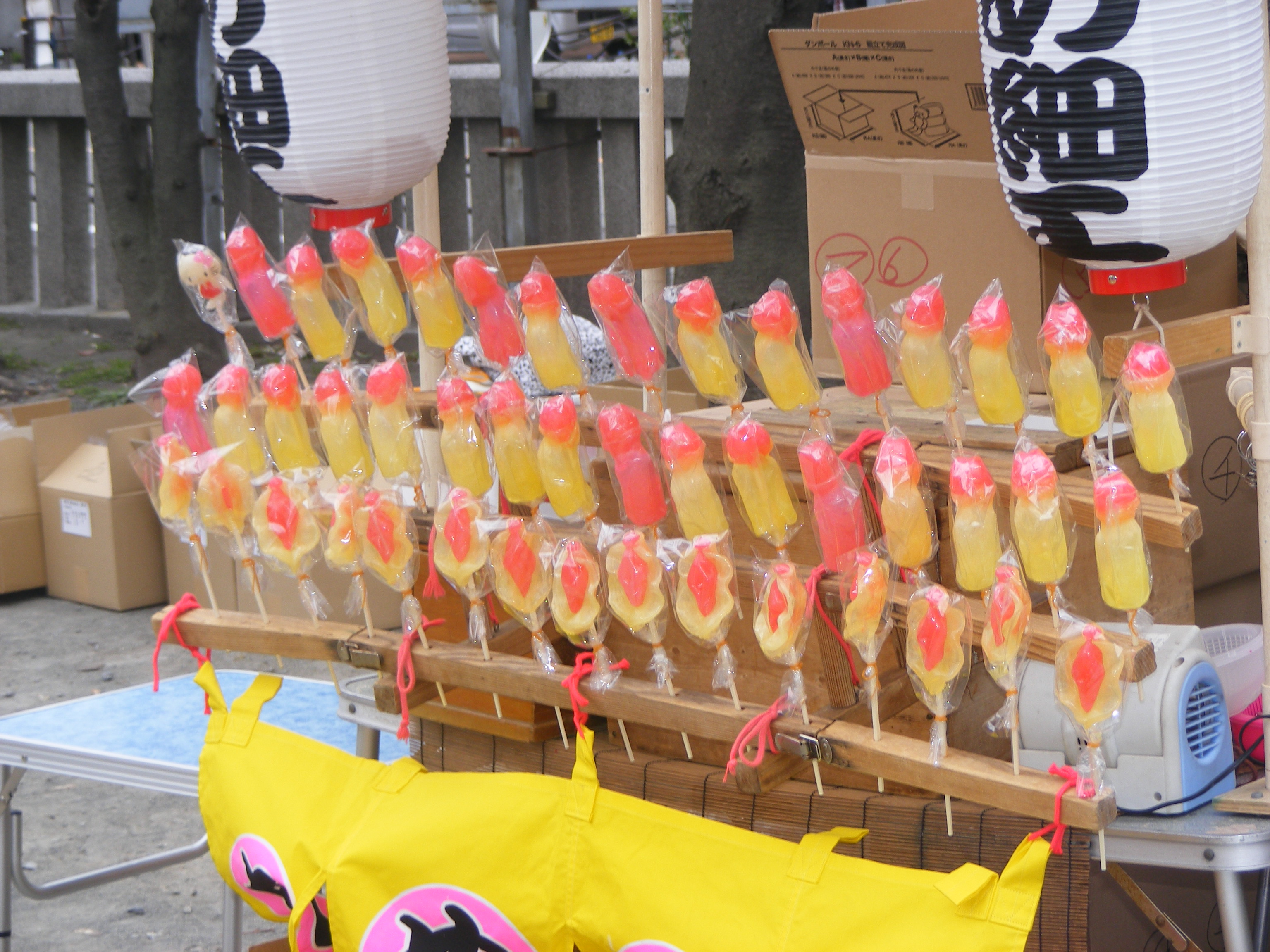 かなまら祭 4月神奈川県川崎市のお祭りまつりとりっぷ